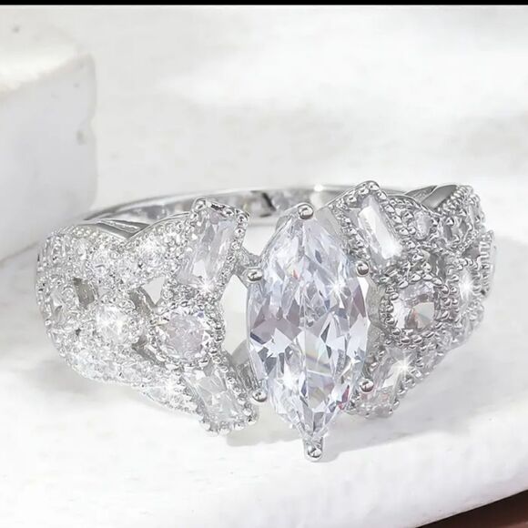 White zircon ring size 9 - Picture 10 of 10